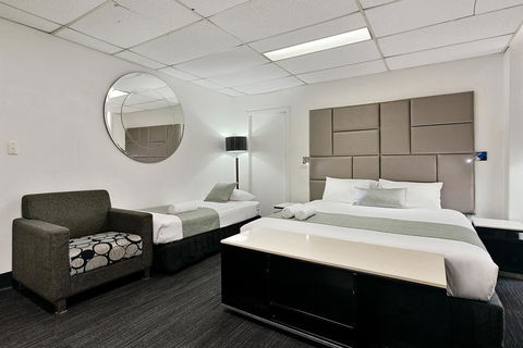 Cosmo On Bank - Hervey Bay Accommodation 4