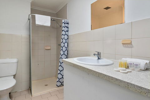 Cosmo On Bank - Hervey Bay Accommodation 12