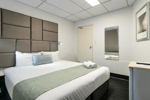 Cosmo On Bank - Hervey Bay Accommodation 11