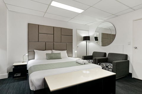 Cosmo On Bank - Hervey Bay Accommodation 3