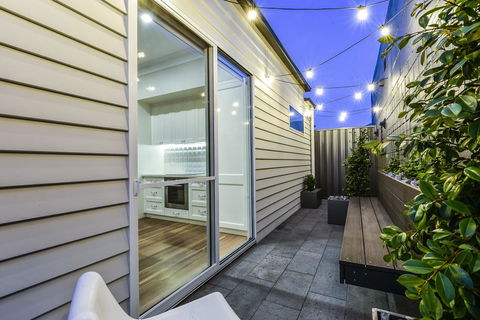 Aloha Central Luxury Apartments - Tourism Hervey Bay 13