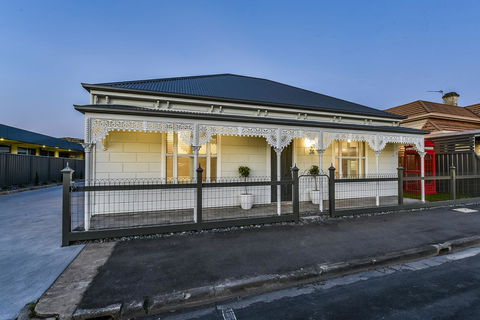 Aloha Central Luxury Apartments - Tourism Hervey Bay 12