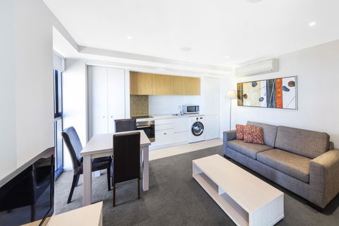 IStay Precinct Adelaide - Hervey Bay Accommodation 13