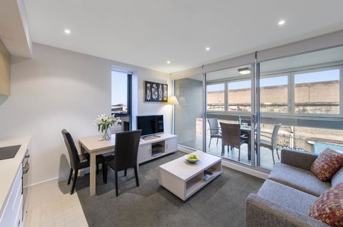 IStay Precinct Adelaide - Hervey Bay Accommodation 28