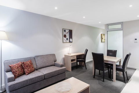 IStay Precinct Adelaide - Hervey Bay Accommodation 17