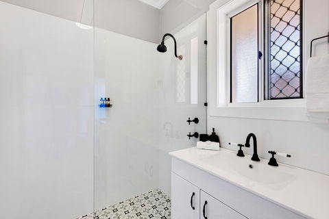 Cute And Cosy - Events, Workers, Getaways - Tourism Hervey Bay 10
