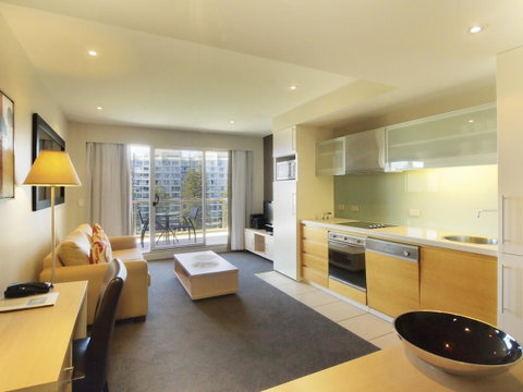 Oaks Glenelg Plaza Pier Suites - Hervey Bay Accommodation 6