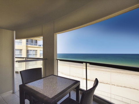 Oaks Glenelg Plaza Pier Suites - Hervey Bay Accommodation 4