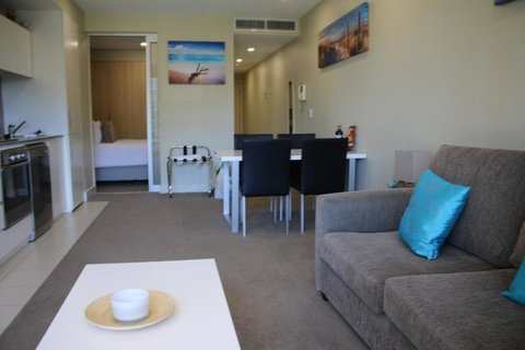 Beachside Luxury Getaway In Glenelg - Hervey Bay Accommodation 2