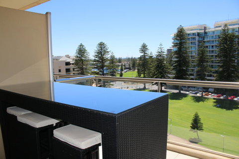 Beachside Luxury Getaway In Glenelg - Hervey Bay Accommodation 15