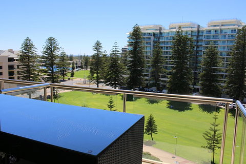 Beachside Luxury Getaway In Glenelg - Hervey Bay Accommodation 14