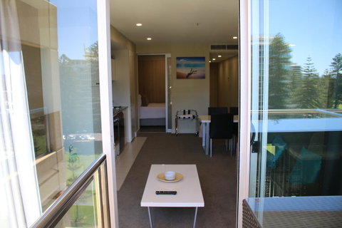 Beachside Luxury Getaway In Glenelg - Hervey Bay Accommodation 3