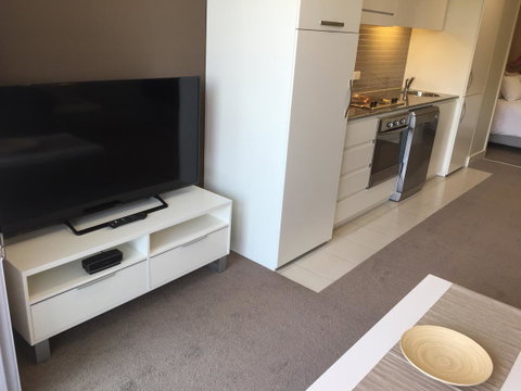 Beachside Luxury Getaway In Glenelg - Hervey Bay Accommodation 10