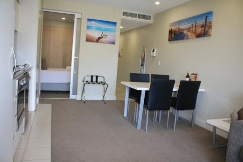 Beachside Luxury Getaway In Glenelg - Hervey Bay Accommodation 4