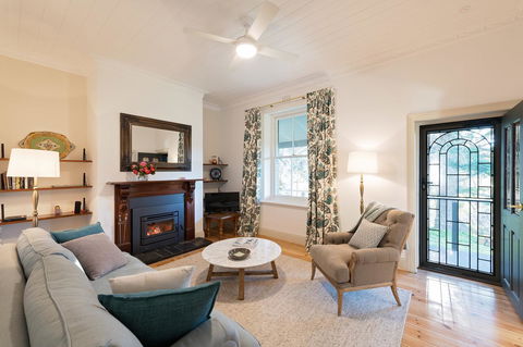 The Other House - Tourism Hervey Bay 7