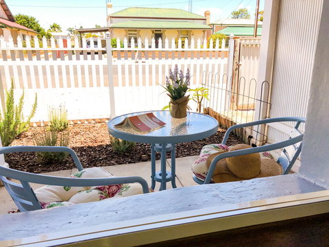 Inglenook Cottage - Hervey Bay Accommodation 13