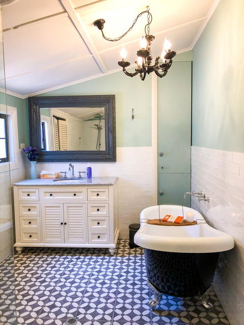 Inglenook Cottage - Hervey Bay Accommodation 22