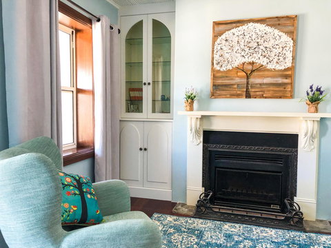 Inglenook Cottage - Hervey Bay Accommodation 2