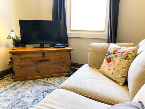 Inglenook Cottage - Hervey Bay Accommodation 17