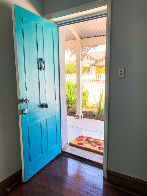 Inglenook Cottage - Hervey Bay Accommodation 7