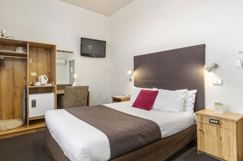 Adelaide Paringa - Hervey Bay Accommodation 4