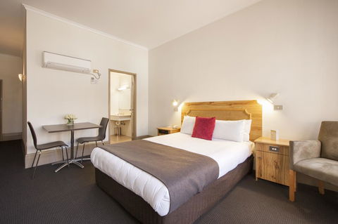 Adelaide Paringa - Hervey Bay Accommodation 13