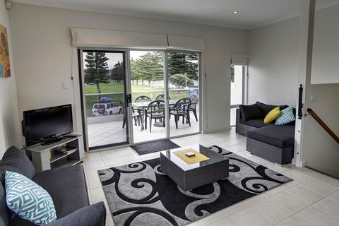 Tasman Beachside Apartment - Hervey Bay Accommodation 4