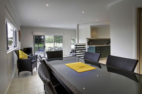 Tasman Beachside Apartment - Hervey Bay Accommodation 5