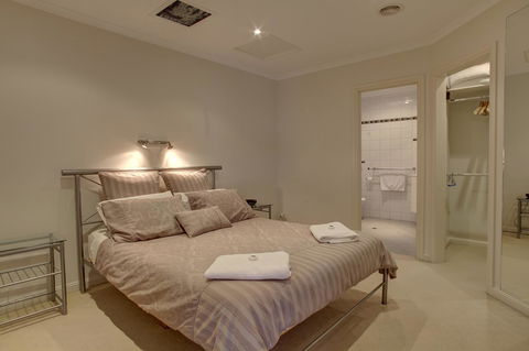 Tasman Beachside Apartment - Hervey Bay Accommodation 6