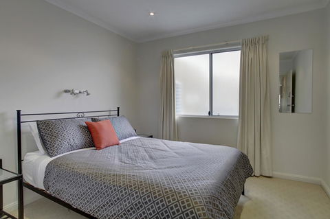 Tasman Beachside Apartment - Hervey Bay Accommodation 8