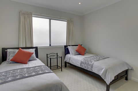 Tasman Beachside Apartment - Hervey Bay Accommodation 9