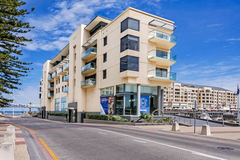 Heart Of Glenelg BnB - Hervey Bay Accommodation 16