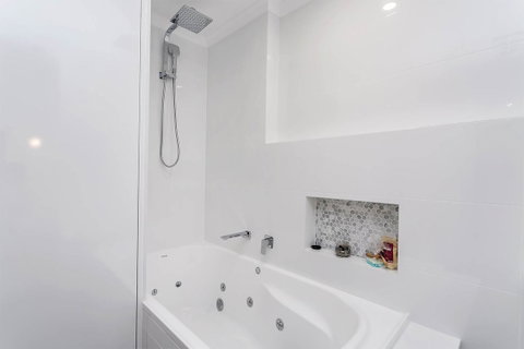 Heart Of Glenelg BnB - Hervey Bay Accommodation 4