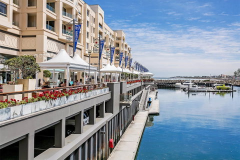 Heart Of Glenelg BnB - Hervey Bay Accommodation 21