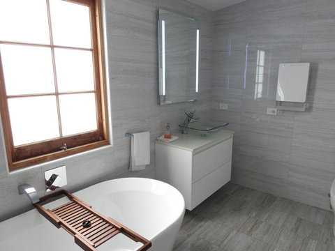 Cooks Cottage - Hervey Bay Accommodation 3