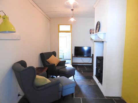 Cooks Cottage - Hervey Bay Accommodation 1