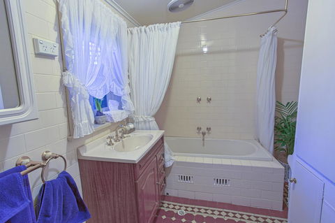 Tanunda Cottages - Hervey Bay Accommodation 14