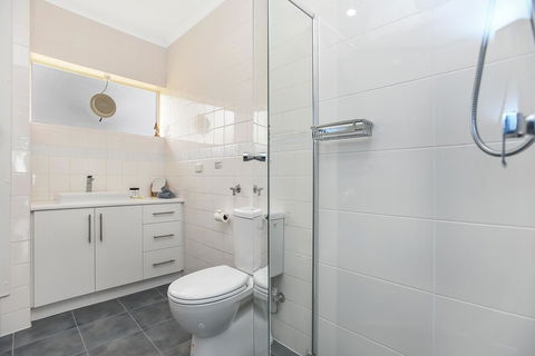 The Dolphins Beachfront Apartments - Tourism Hervey Bay 15