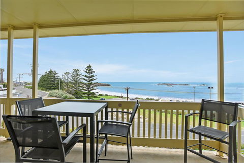 The Dolphins Beachfront Apartments - Tourism Hervey Bay 9