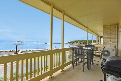 The Dolphins Beachfront Apartments - Tourism Hervey Bay 10