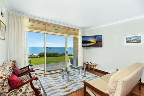 The Dolphins Beachfront Apartments - Tourism Hervey Bay 7