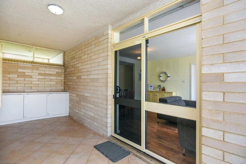 The Dolphins Beachfront Apartments - Tourism Hervey Bay 3