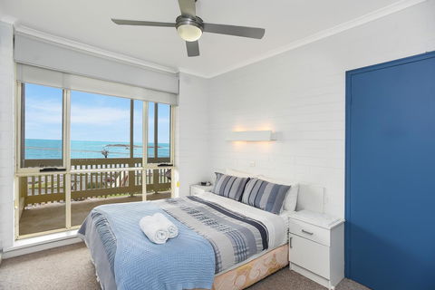 The Dolphins Beachfront Apartments - Tourism Hervey Bay 14