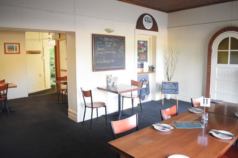 Commercial Hotel Morgan - Hervey Bay Accommodation 5