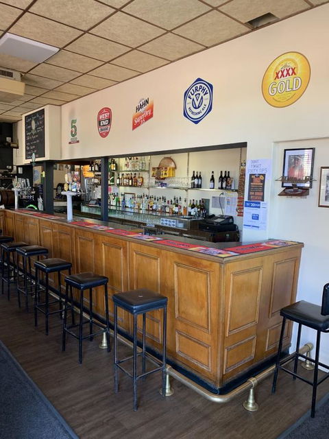 Commercial Hotel Morgan - Hervey Bay Accommodation 2