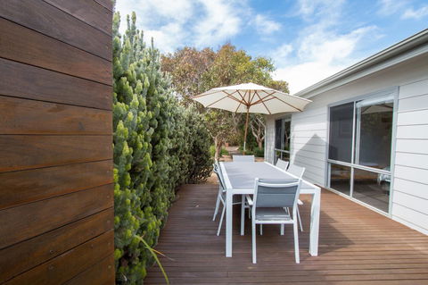 Coorong Waterfront Retreat - Tourism Hervey Bay 16