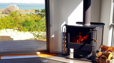 Coorong Waterfront Retreat - Tourism Hervey Bay 1
