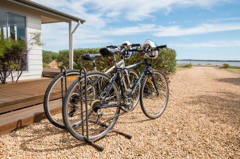 Coorong Waterfront Retreat - Tourism Hervey Bay 5