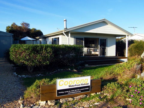 Coorong Waterfront Retreat - Tourism Hervey Bay 14