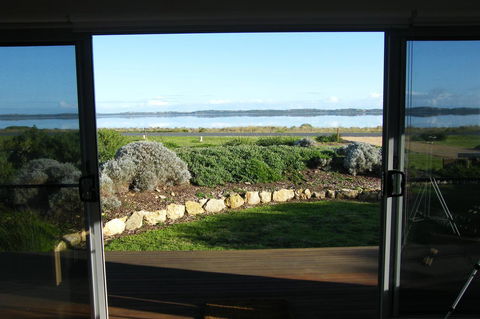 Coorong Waterfront Retreat - Tourism Hervey Bay 20